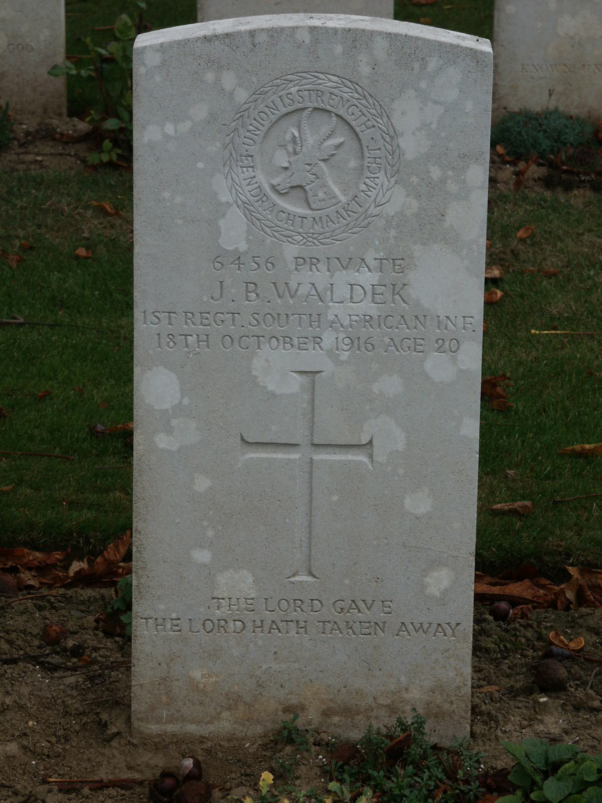 Photo from /search/photos/France/Pas de Calais/CABARET-ROUGE BRITISH CEMETERY, SOUCHEZ/waldek_jb.jpg